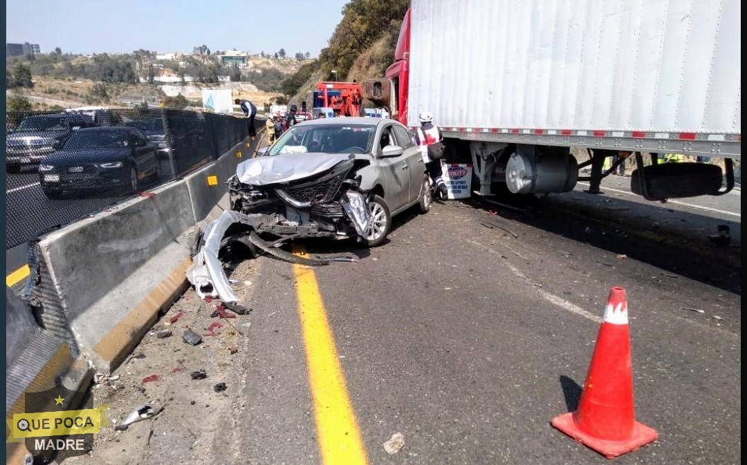 Tráiler se queda sin frenos en Huixquilucan.