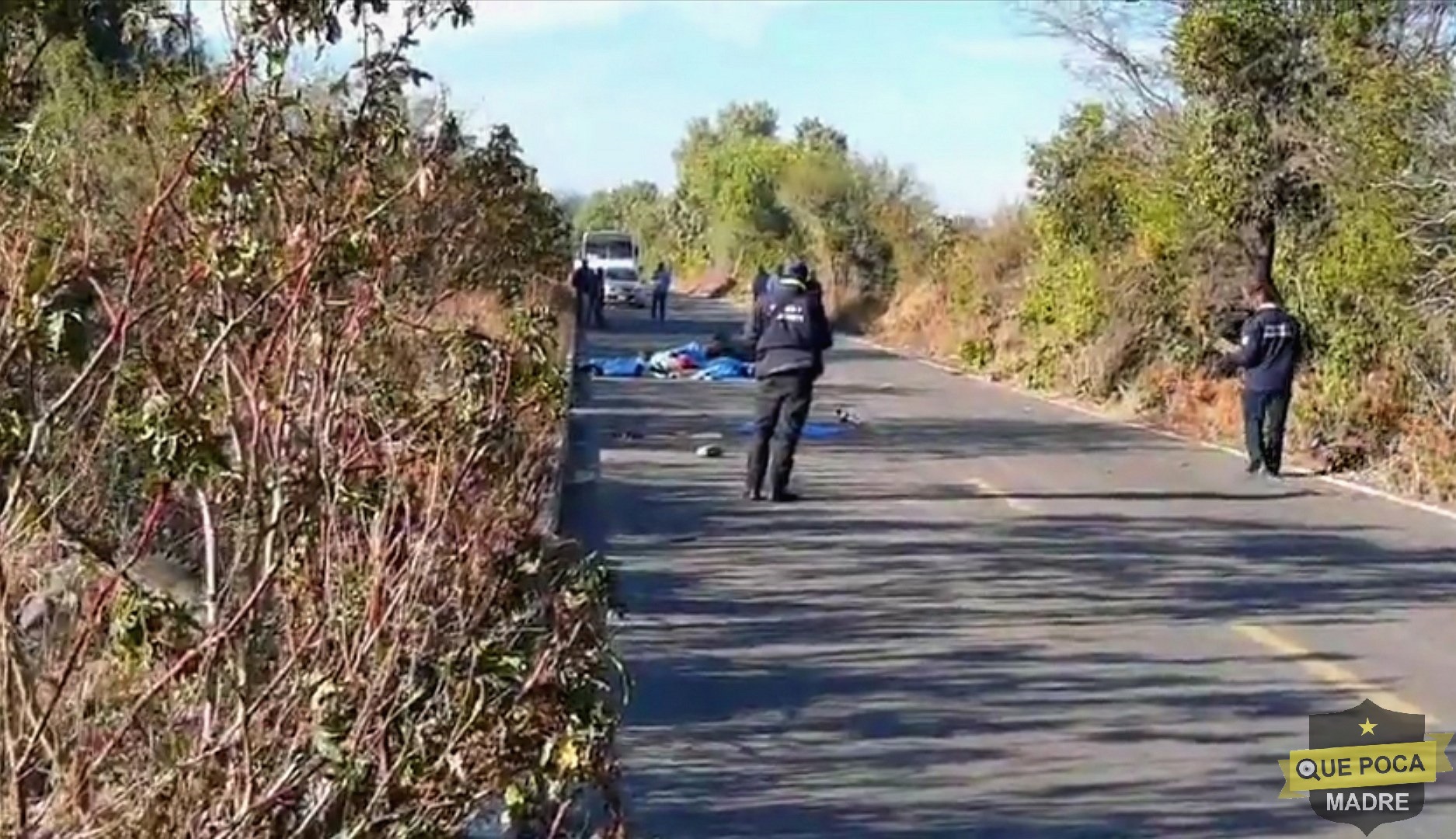 Mueren tres tripulantes de una moto, al ser embestidas por un camión en Guanajuato.