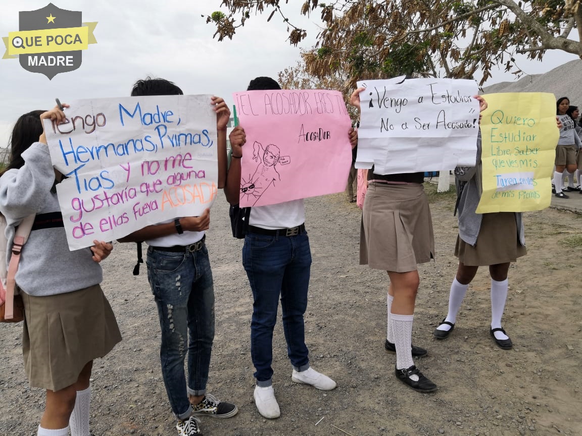 Se manifiestan estudiantes por acoso en escuela de Veracruz.