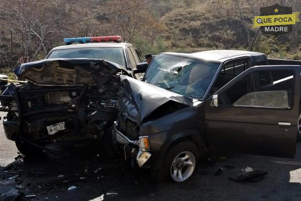 Chocan patrulla y camioneta en Jalisco.