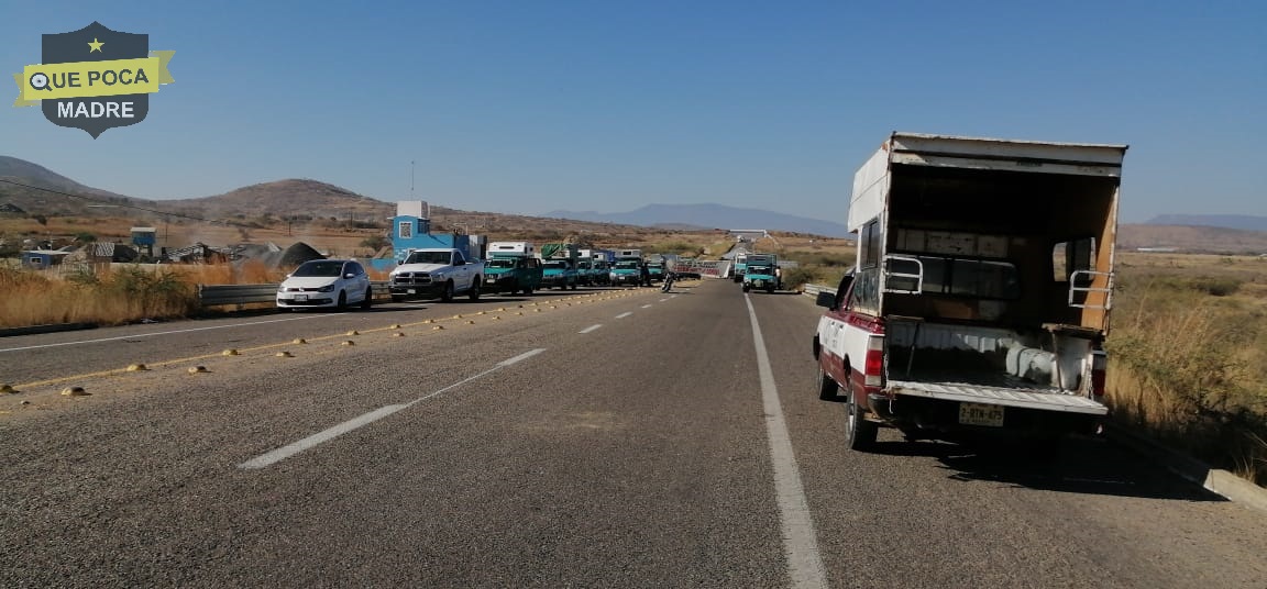 Transportistas protestan en Oaxaca.