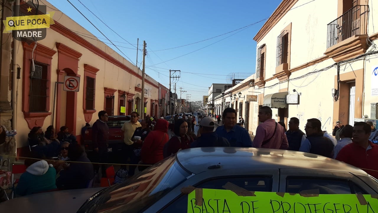 Trabajadores del sector salud de manifiestan en Oaxaca.