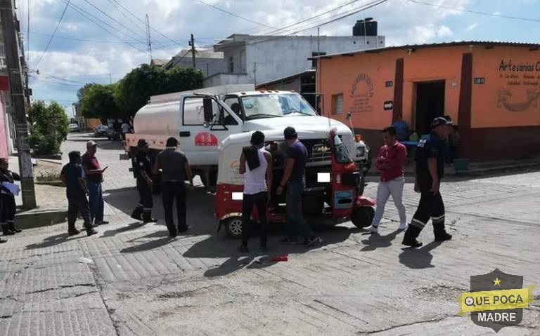 Pipa choca contra mototaxi en Chiapas.