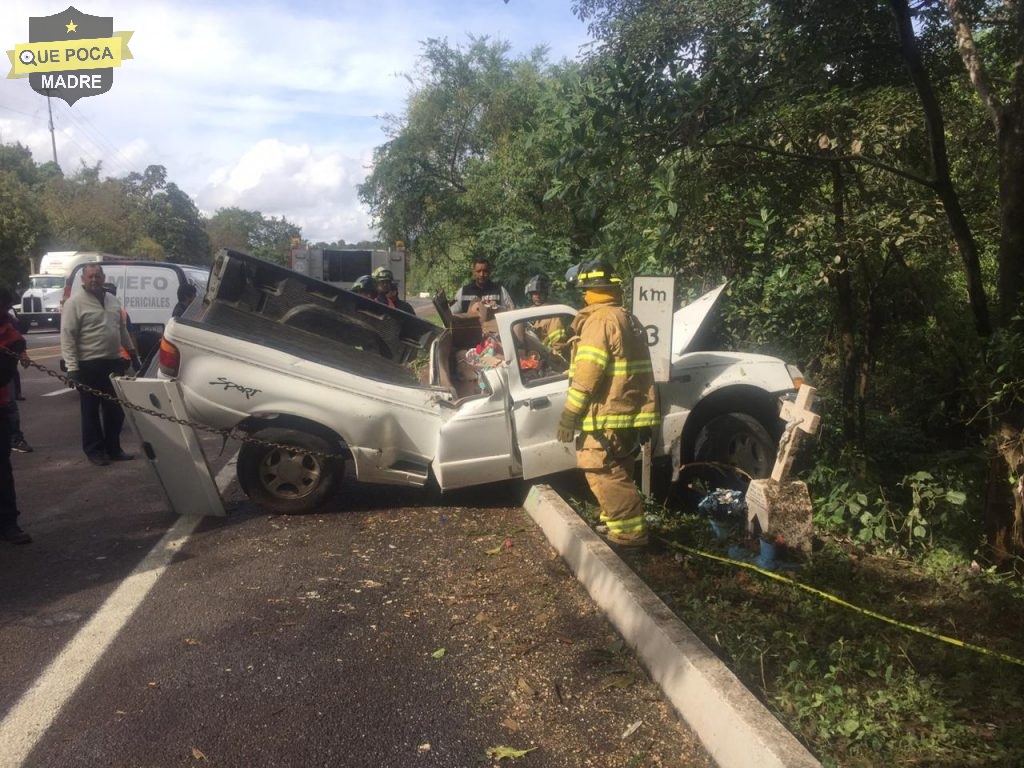 Tres muertos por volcadura de camioneta en Tepic.