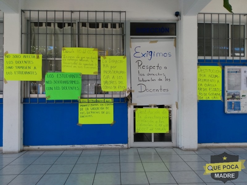 Maestros protestan en universidad de Nayarit para pedir despido de la directora.