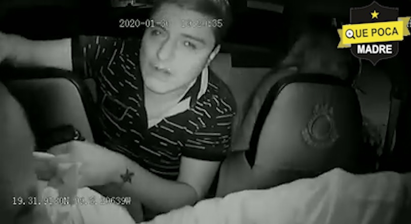 Jóvenes asaltaron a un taxista en Neza.