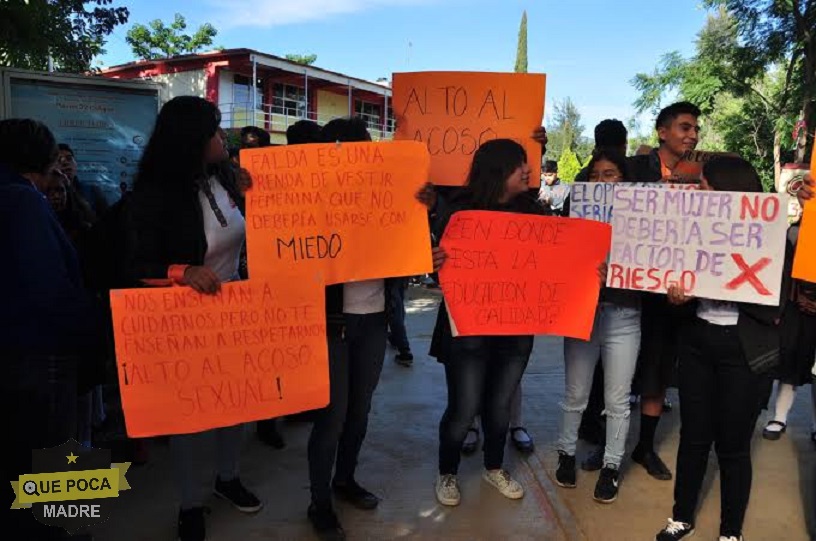 Tras protesta destituyen a director en Cobao de Oaxaca.