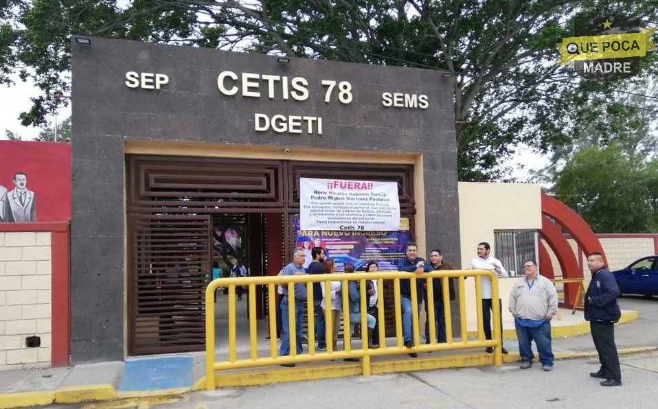 Maestros del Cetis protestan contra director del plantel en Tamaulipas.