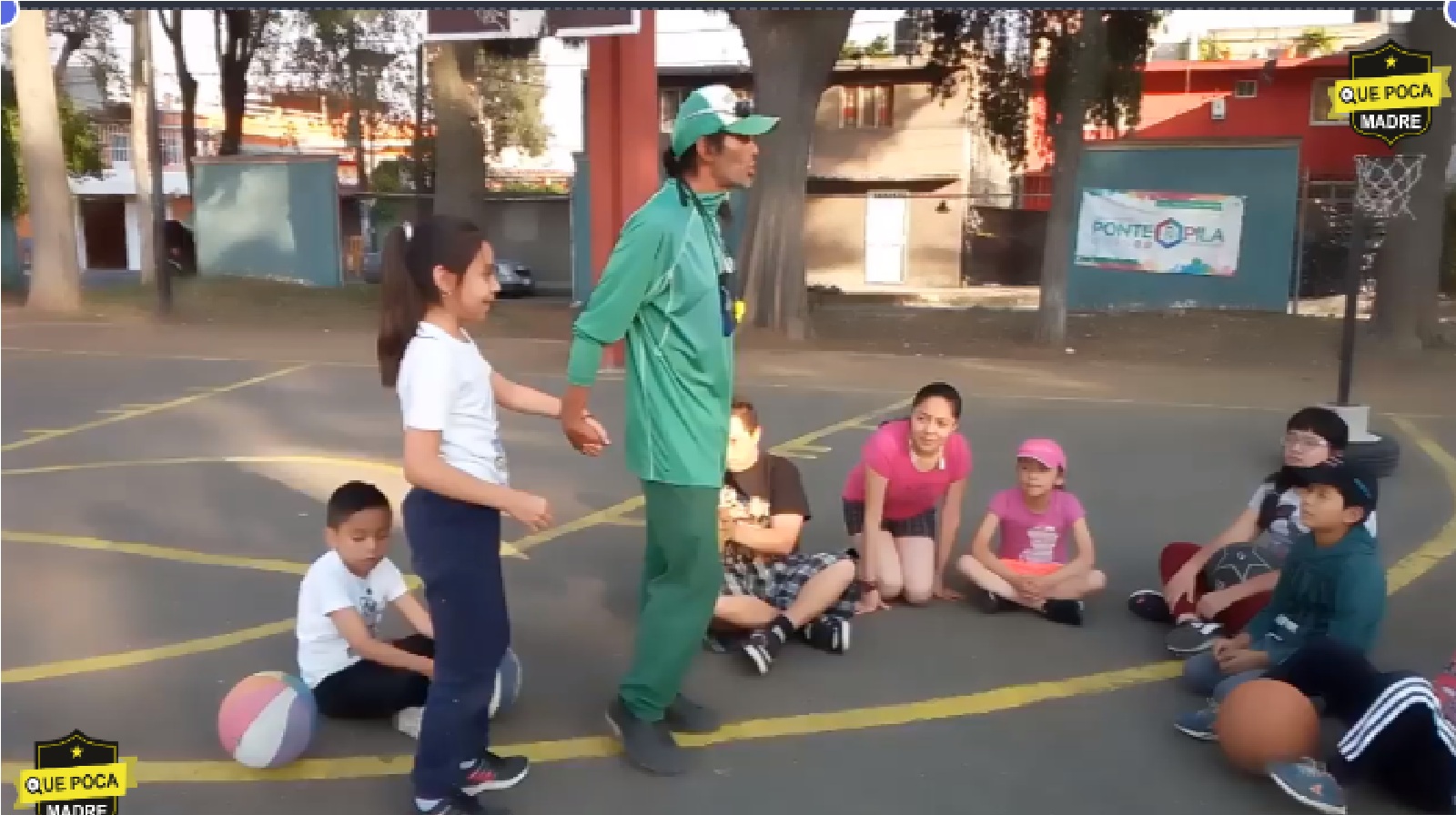 Video: Profesor enseña a niños técnicas para evitar secuestro en CDMX