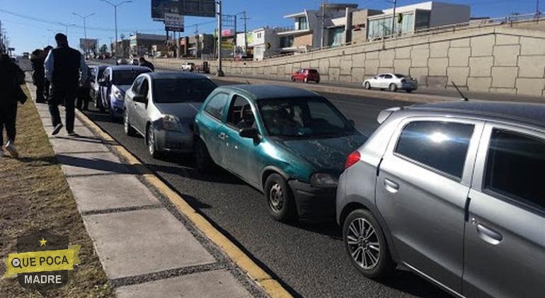 Choque múltiple deja daños materiales en Chihuahua.