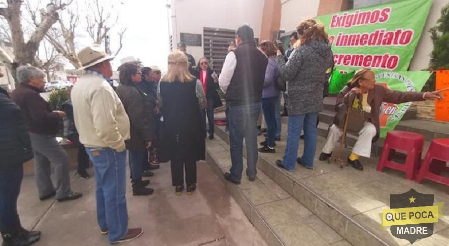 Piden quitar manifestación de instalaciones de la SNTE de Chihuahua.