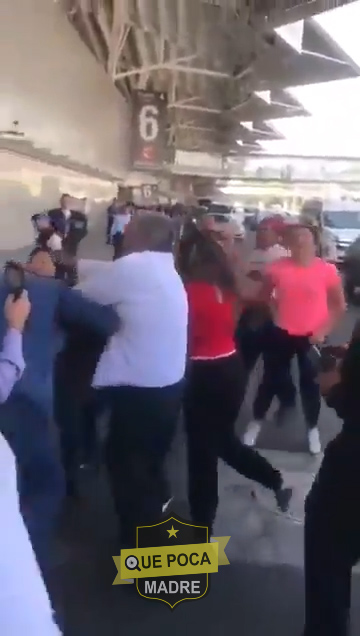 Entre trifulca Mujeres taxistas denuncian acoso en la Terminal 1 del AICM