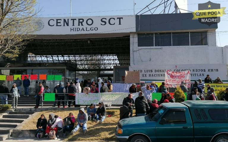 Vecinos de Ixmiquilpan se manifiestan en la SCT.