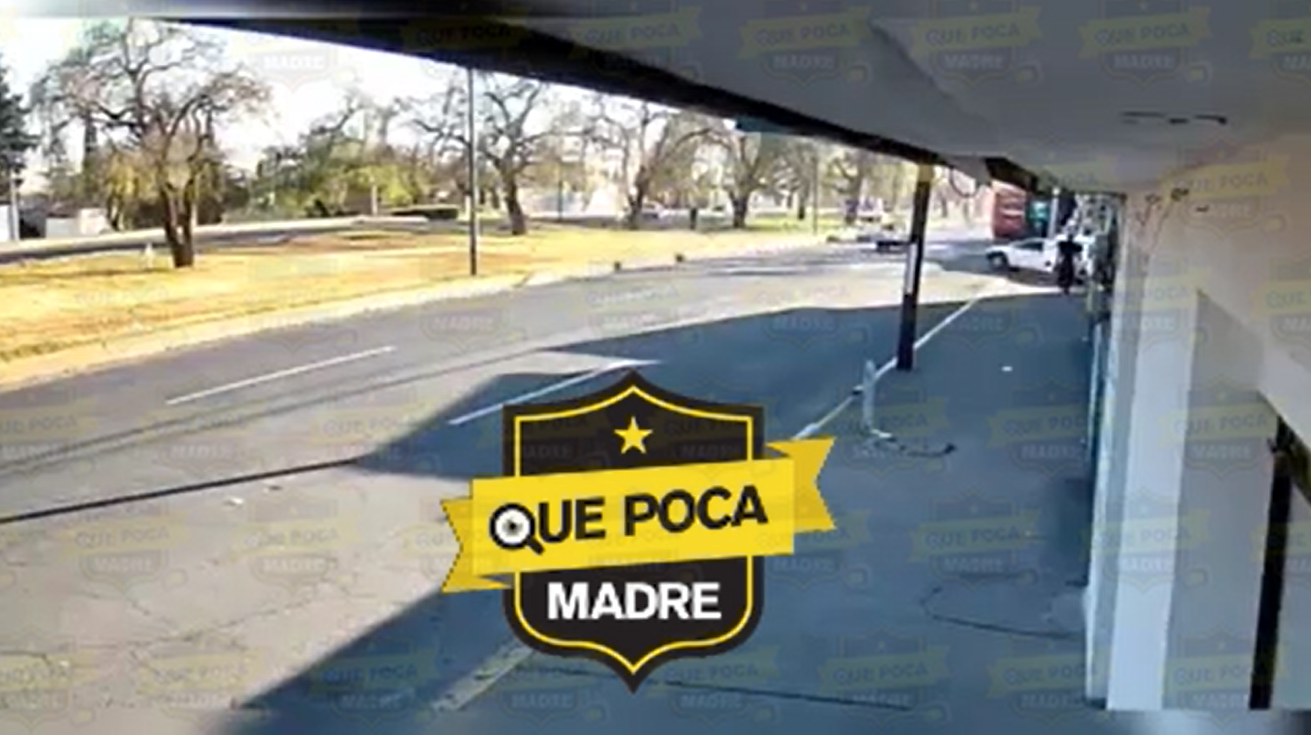 #Video #Toluca: Accidente automovilístico por imprudencia de un conductor.