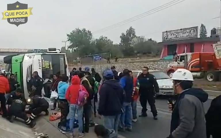 Vuelca autobús de pasajeros en Hidalgo.