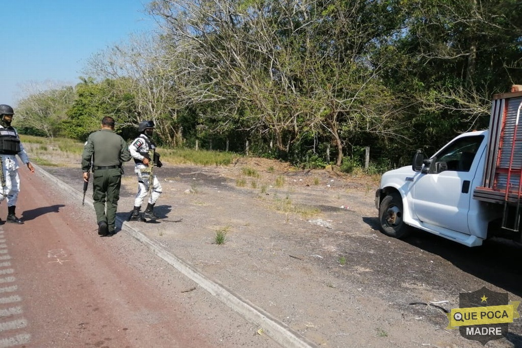 Enfrentamiento entre policías y hombres armados deja dos muertos en Veracruz.