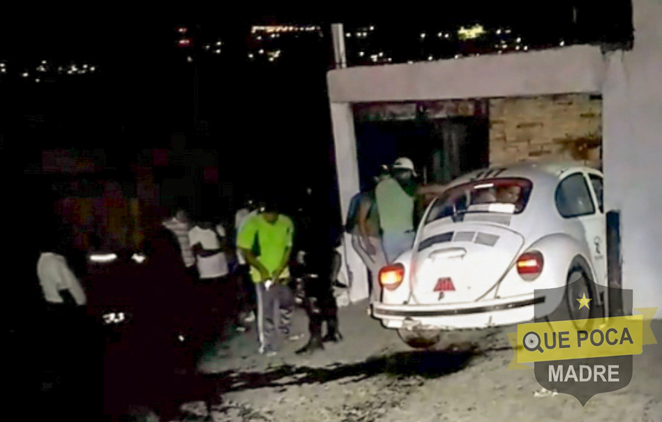 Taxista es ejecutado dentro de su auto en Taxco.