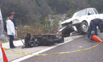 Muere motociclista al hogar con camioneta en San Luis Potosí.