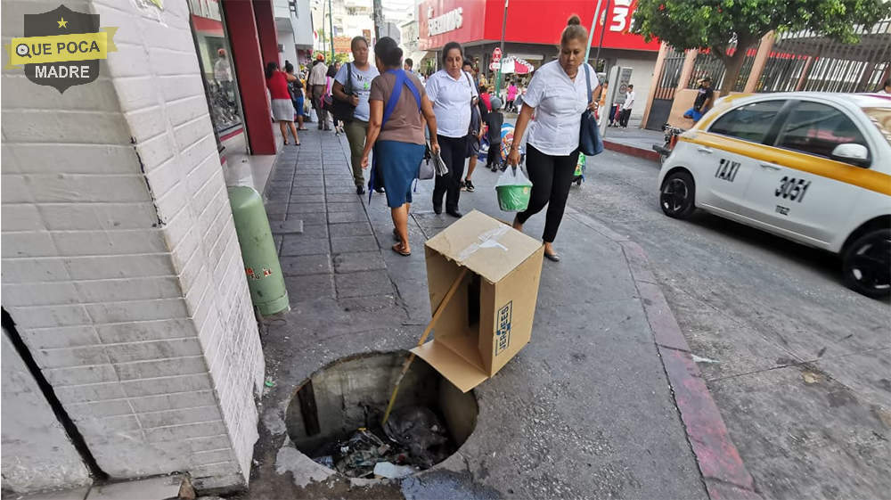 Reportan coladera abierta en el centro de Tuxtla.