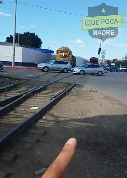 Circula vídeo en el que usuario expone a irresponsables conductores en Tijuana (Vídeo).