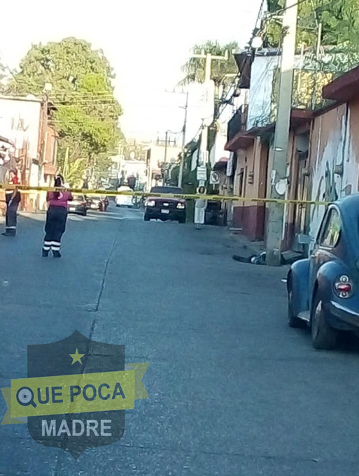 Encuentran a un hombre muerto en el centro de Jiutepec.