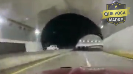 Conduce por sentido contrario en carretera