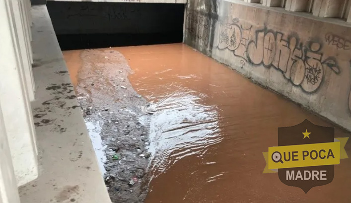 2 personas quedan atrapadas por la lluvia en arroyo de Nogales.