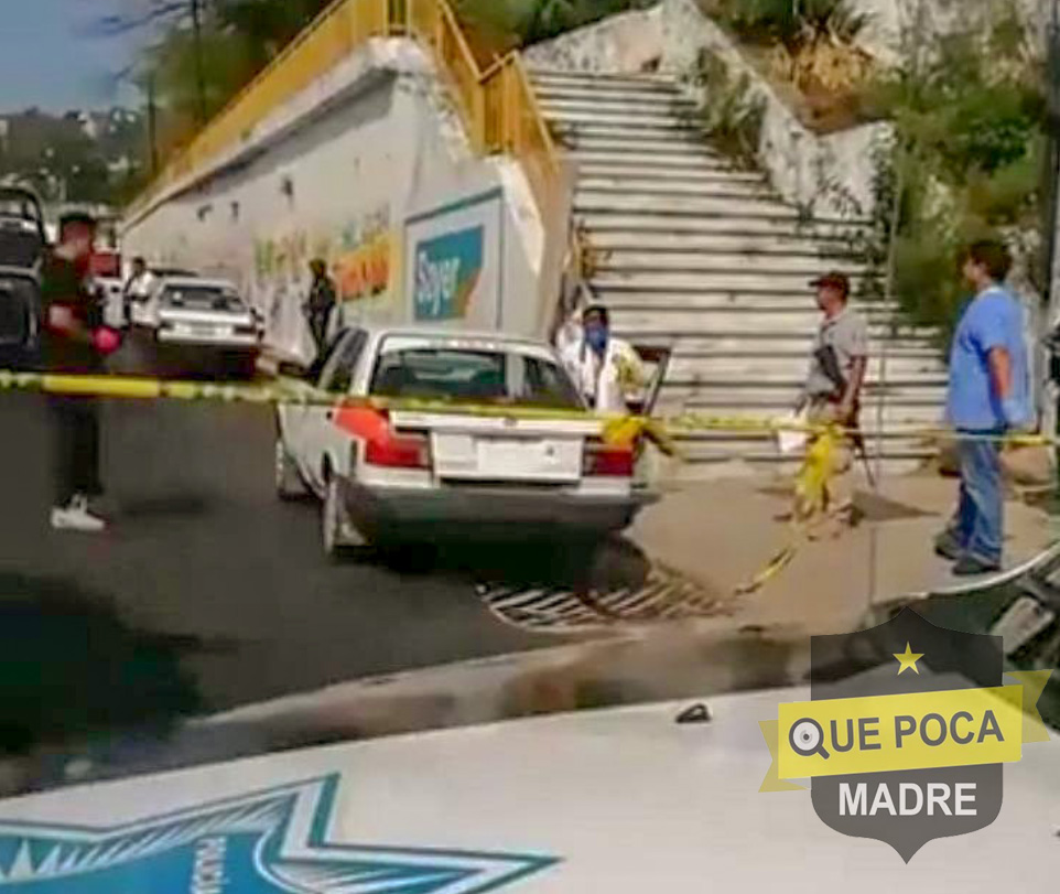 Dejan a 2 hombres ejecutados dentro de un taxi en Acapulco.