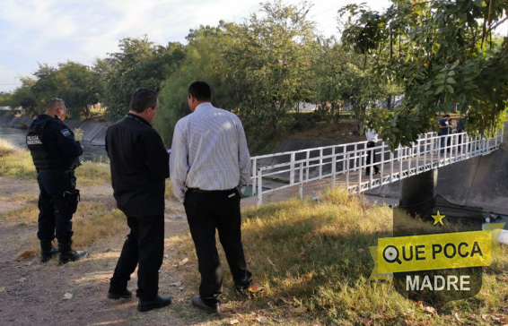 Encuentran a un hombre flotando en aguas negras de un canal en Culiacán.