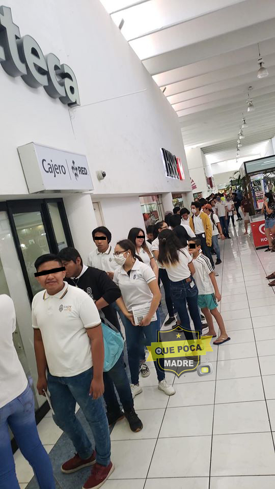 Estudiantes ignoran pandemia y acuden a centros comerciales en Yucatán.