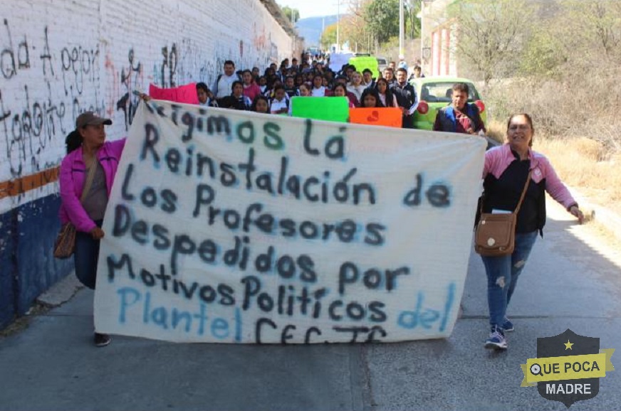 Protestan estudiantes de Guanajuato por despido injustificado de maestros.