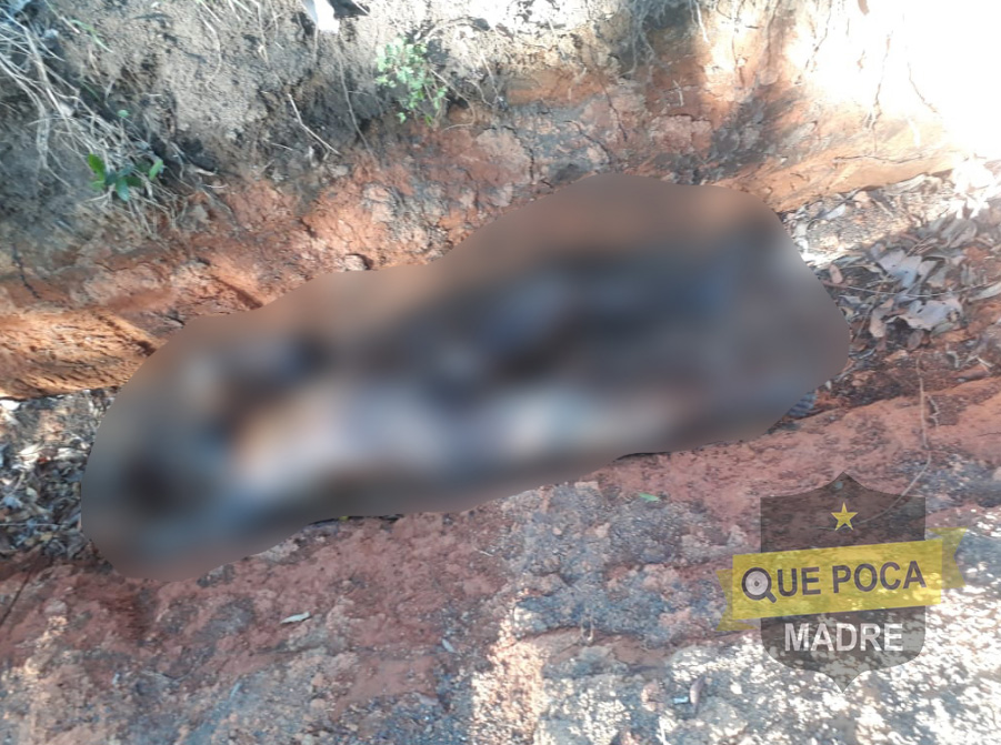 Encuentran un cadáver semi calcinado dentro de una zanja en Huimanguillo.