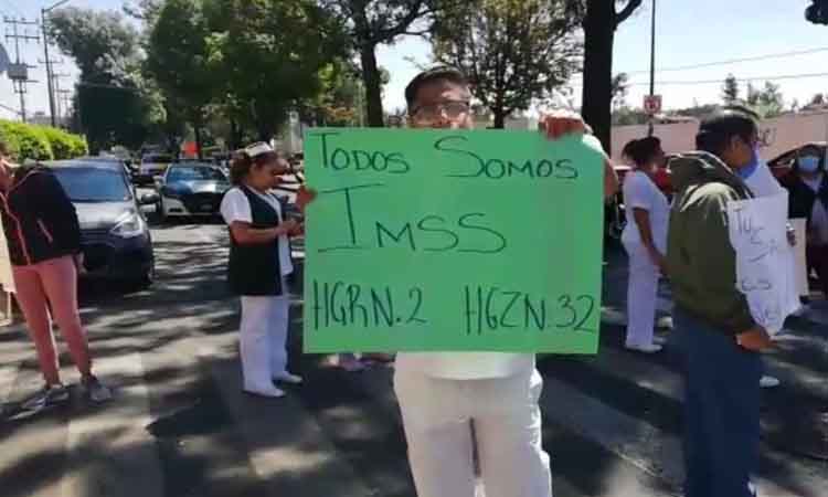 Protestan trabajadores del IMSS en la CDMX.