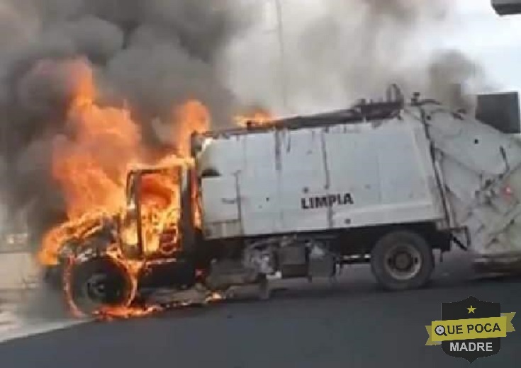 Despojan de camión a trabajadores de recolección de basura para incendiarlo en bloqueos de Guanajuato.