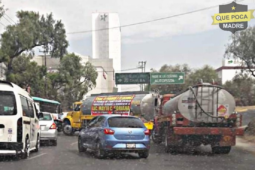 Choferes de pipas se manifiestan en Cuautitlán Izcalli.