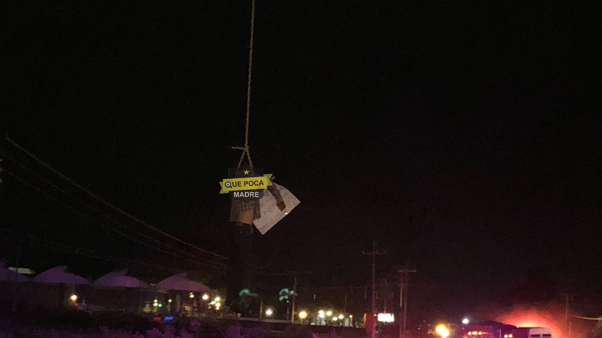 Encuentran cadáver de un hombre colgado de un puente en Jalisco.