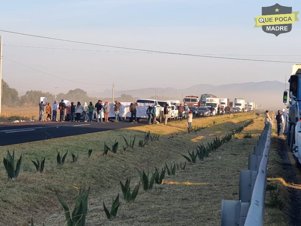 Protestan trabajadores de Universidad de Pachuca.