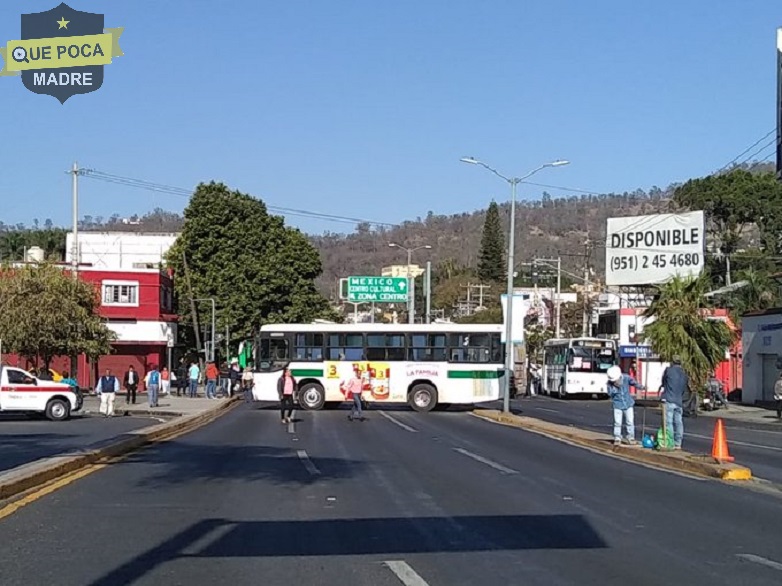 Pobladores toman oficinas del INEGI y bloquean calles en Oaxaca