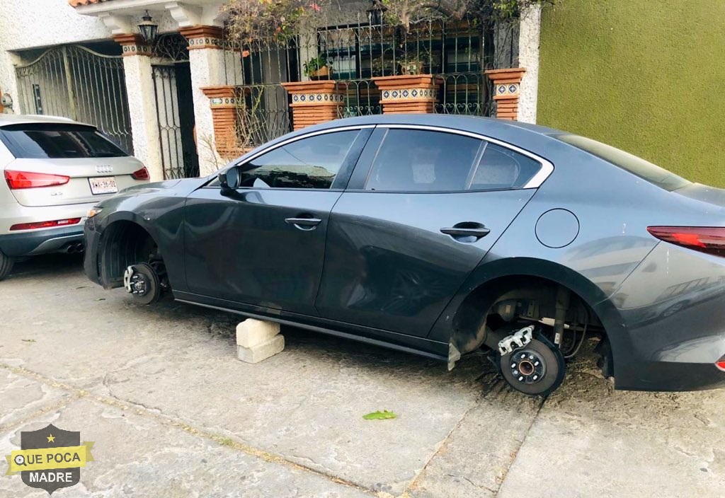 Denuncian robo de llantas a un auto en Oaxaca