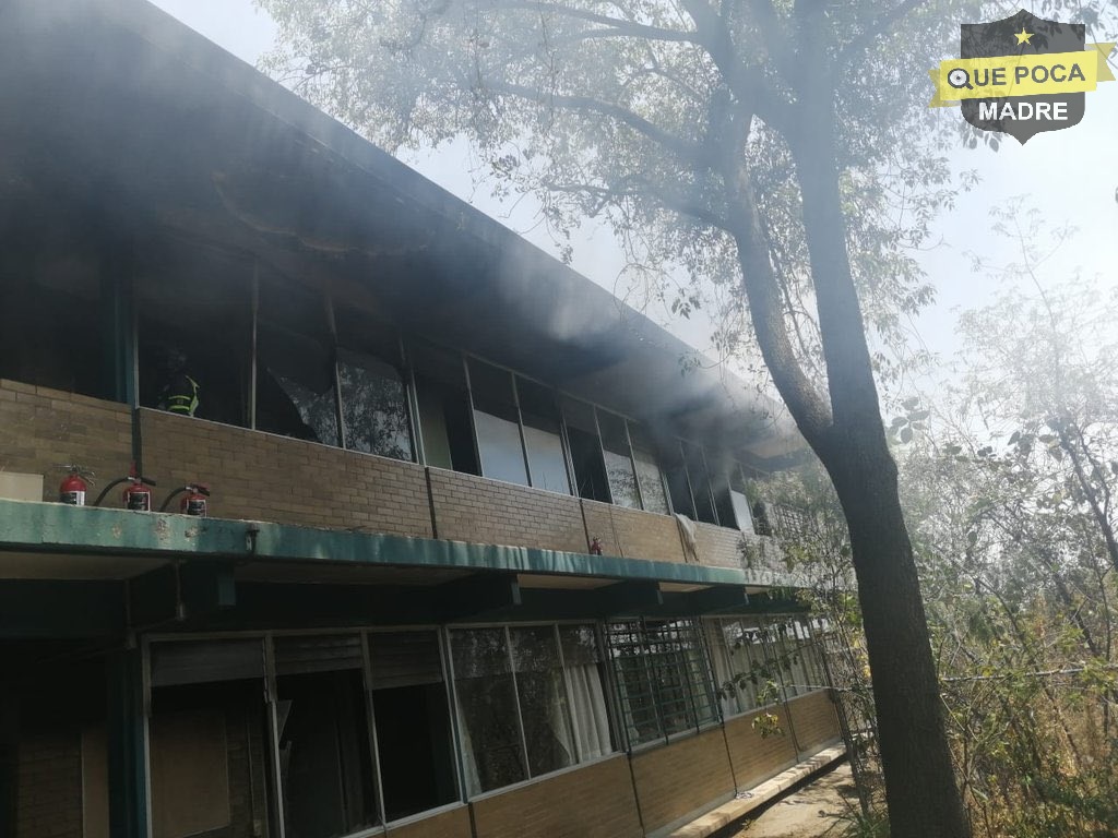 Se reporta incendio en Colegio de la CDMX.