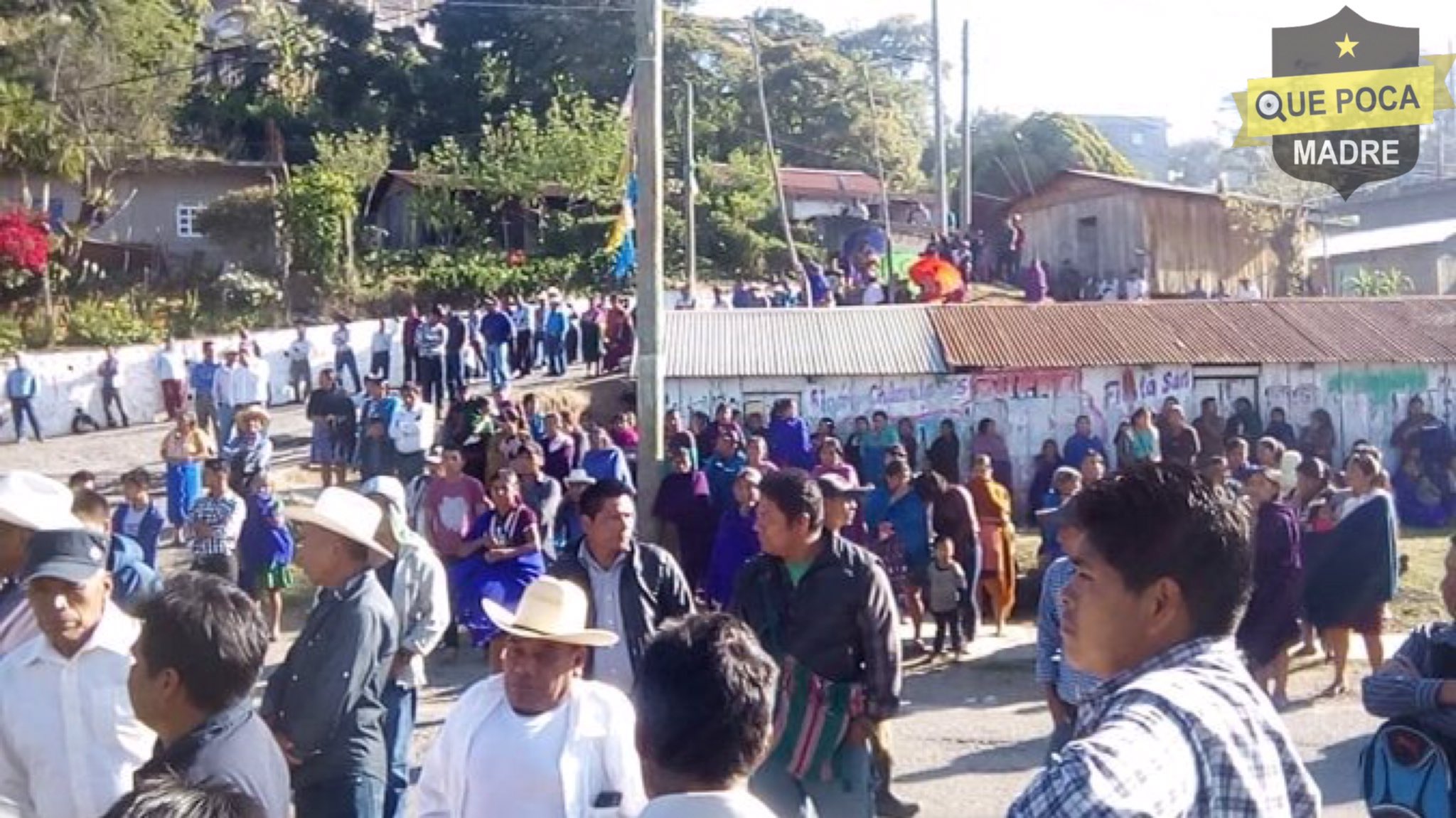 Por falta de apoyos para el campo, pobladores de Chiapas bloquean carretera a Villahermosa