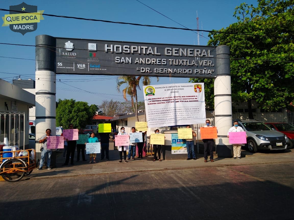 Protestan en Hospital de Veracruz por falta de equipo.