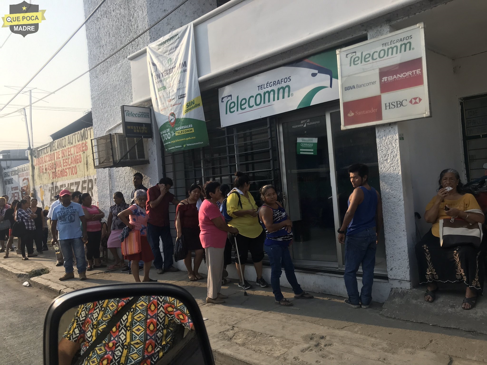 Pagos de programas sociales exponen a contagios a adultos mayores en Oaxaca.