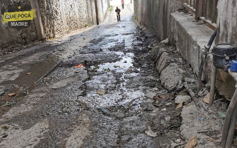 Reportan varias fugas de agua en Huejutla y la autoridad no hace caso de repararalas.