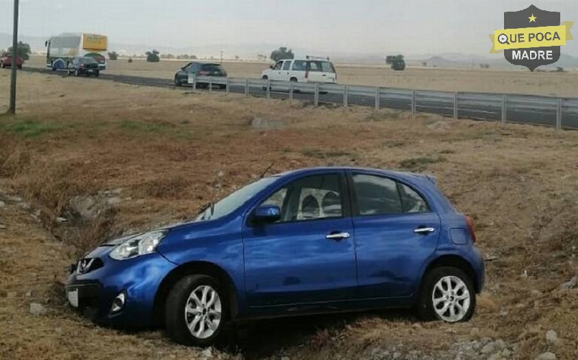 Cinco lesionados por volcadura de auto en Hidalgo.