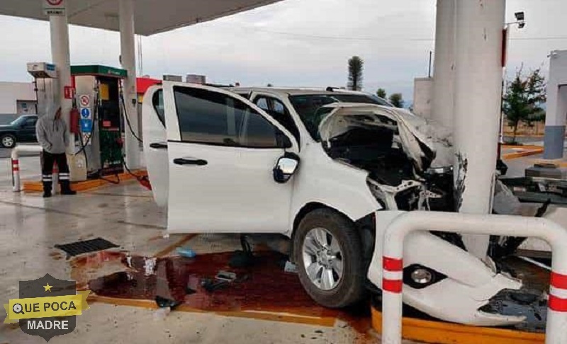 Conductor en estado de ebriedad chocó contra gasolinera en San Luis Potosí.