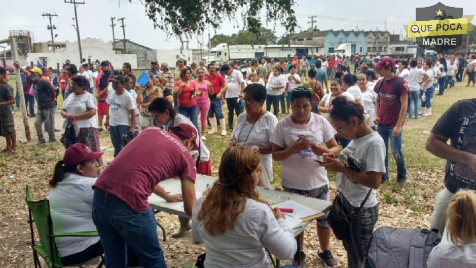 Siguen las concentraciones masivas de personas por entrega de apoyos en Tamaulipas.