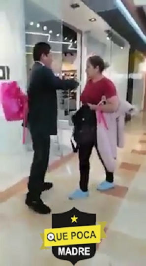 Sorprenden a mujer intentado robar juguetes de una tienda.