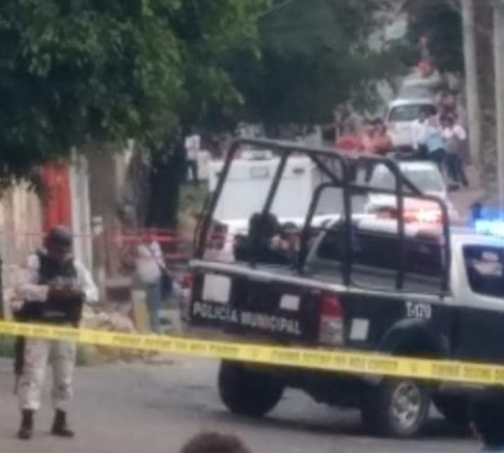 Hombres armados ejecutan a un motociclista en Temixco.