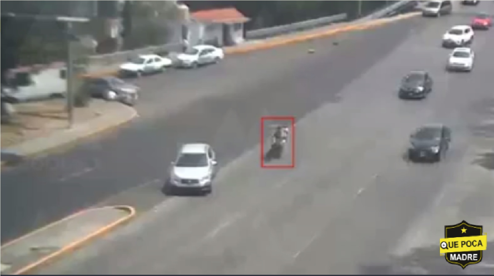 Video: Captan accidente de motocicleta y auto en avenida Lomas Verdes, Naucalpan